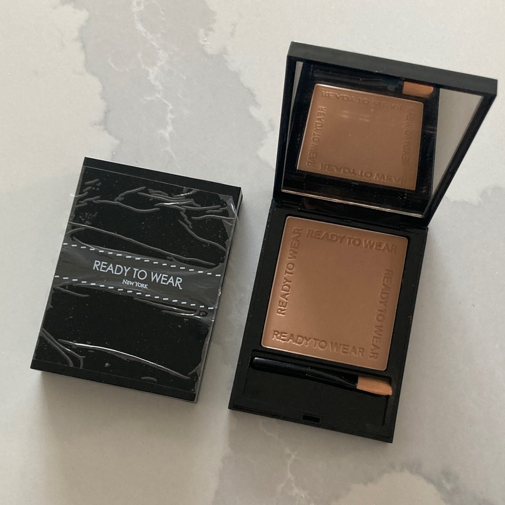Moisturizing face powder